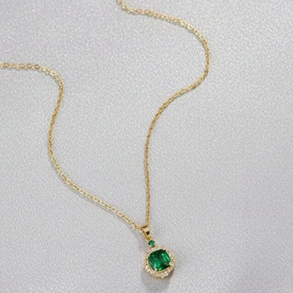 2 Carat Simulated Emerald CZ Gold Tone Pendant Necklace NWOT - Picture 9 of 9